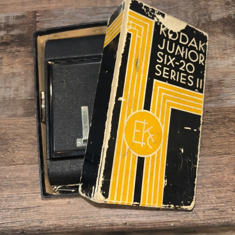 1930's KODAK JUNIOR SIX-20 Series II Folding Camera + Box